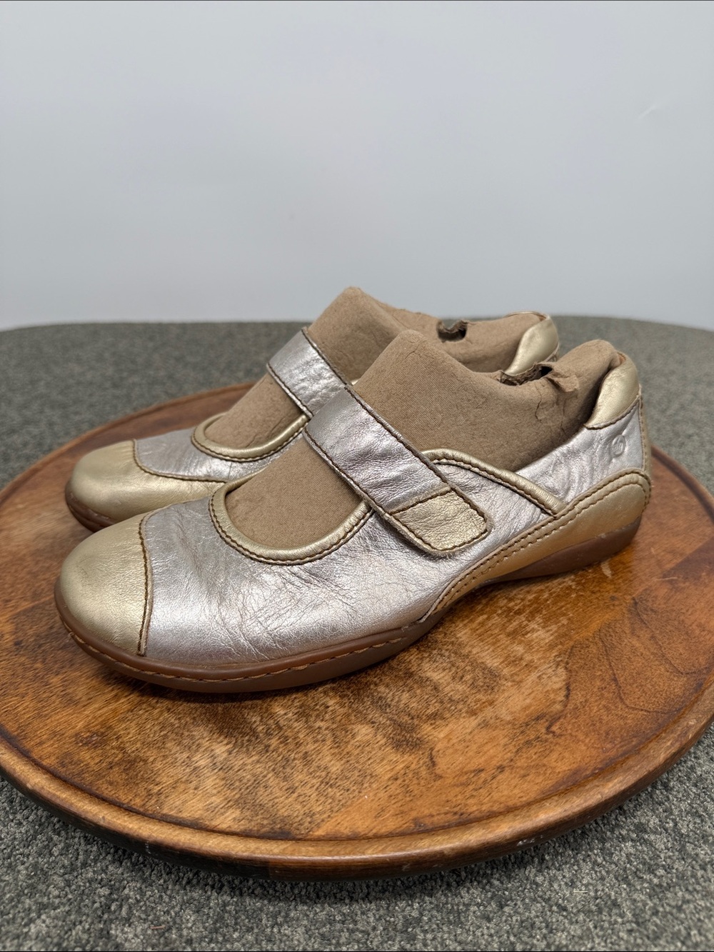 Born Shoes Wm 9.5 M Mary Jane Leather Sneakers Metallic Gold Silver Comfort
